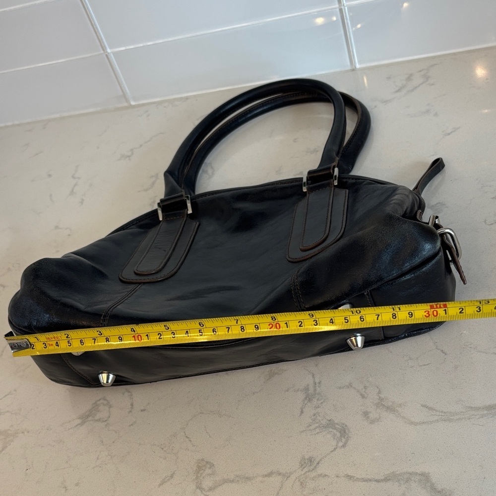 Danier Elegant Black Leather Handbag - Picture 11 of 11